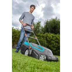 Gardena Akku-Rasenmäher Set PowerMax Li-40/37 Inkl. Akku Und Ladegerät 15 Gardena Akku-Rasenmäher Set PowerMax Li-40/37 Inkl. Akku Und Ladegerät -Garten Welt Verkauf 31 3050 4078500031097 pt02