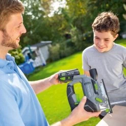 LUX 1 PowerSystem Starter-Set Mit 20 V 2 Ah Li-Ion Akku Und Schnellladegerät -Garten Welt Verkauf 4007871960514 A 05 1